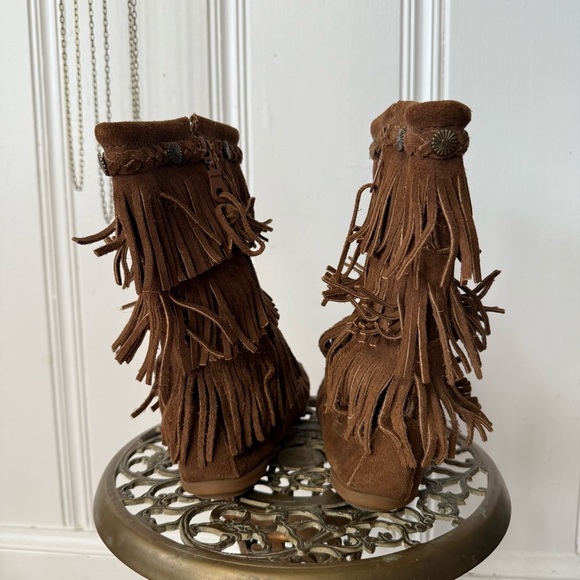 Minnetonka 3 Layer Brown Fringe Suede Moccasin Boots - Picture 5 of 7